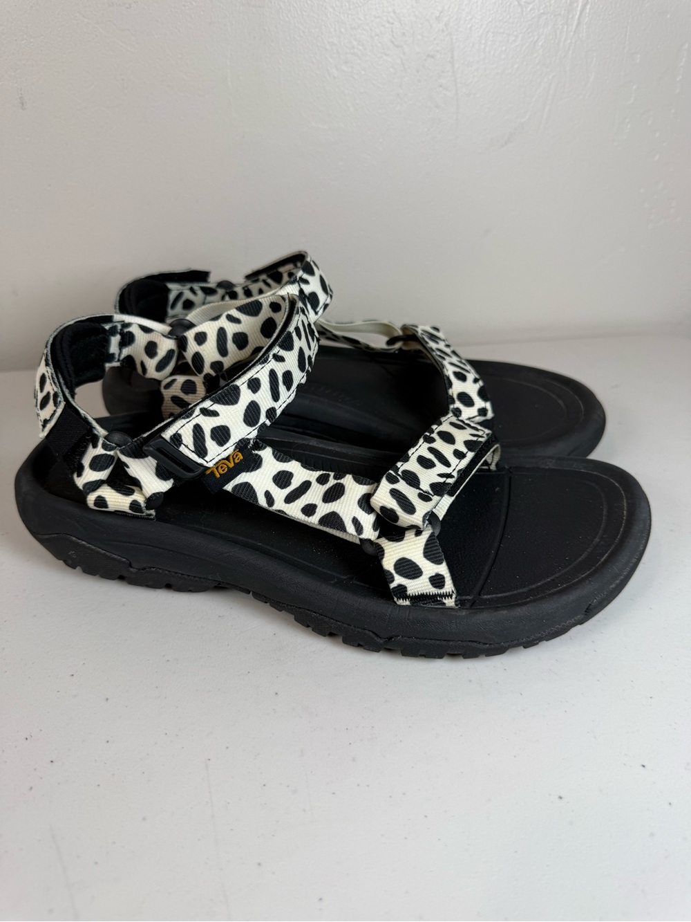 TEVA Women's Hurricane XLT2
sandals Dalmatian print size 8
